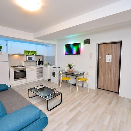 Ben Yehuda - Shabbat Friendly Apartments Bucarest Esterno foto